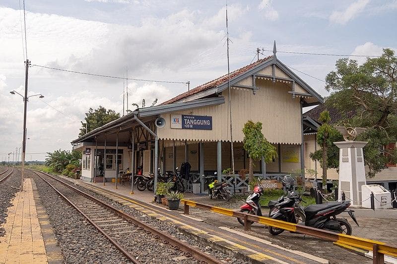 Stasiun Tanggung, saksi bisu jalur kereta api pertama yang beroperasi di Indonesia. (Wikipedia/Fajar Muhammad)