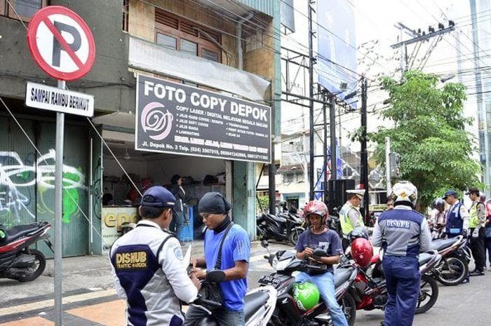 Kini, parkir sembarangan di Kota Semarang bisa kena tilang elektronik. (Tribun Jateng)