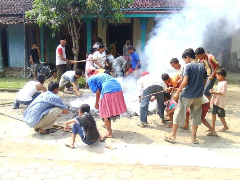 Tradisi Kalang Obong yang dilakukan warga Suku Kalang di Kendal, Jawa Tengah. (UIN Walisongo/Innarotudzakiyyah Darojah)