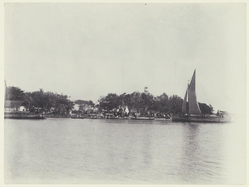Potret pelabuhan Pekalongan pada 1911, yang pada masa Kerajaan Kalingga menjadi tempat perdagangan yang tidak pernah sepi. (GoodnewsfromIndonesia)&nbsp;