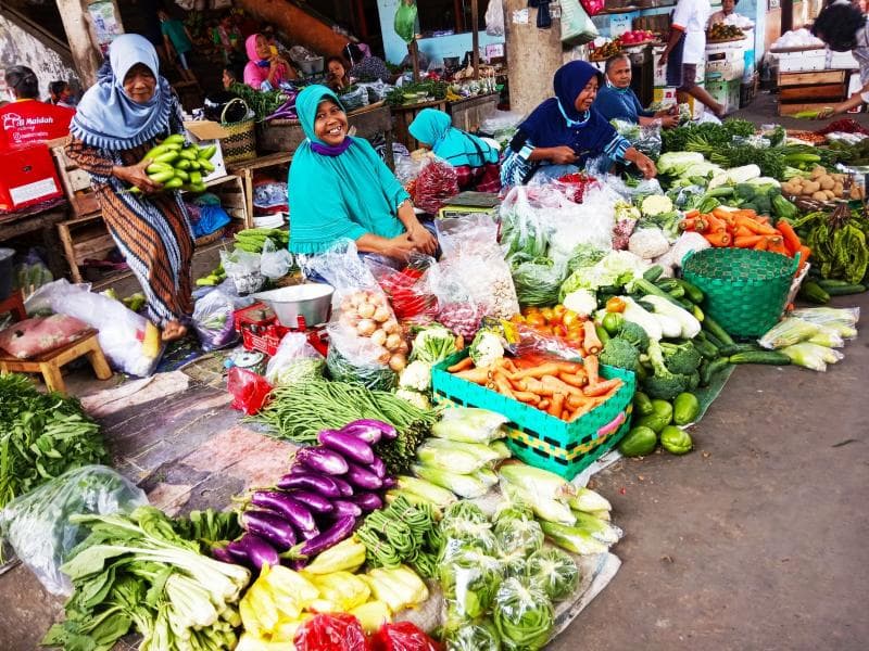 Deflasi Bulan Agustus di Jawa Tengah dipengaruhi oleh penurunan harga bawang merah, cabai merah, tarif angkutan udara, minyak goreng, dan cabai rawit. (MI/Djoko Sardjono)