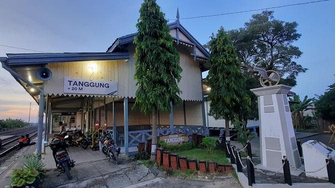 Menanti Nafas Baru yang Bisa Menghidupkan Kembali Stasiun Tertua di Indonesia