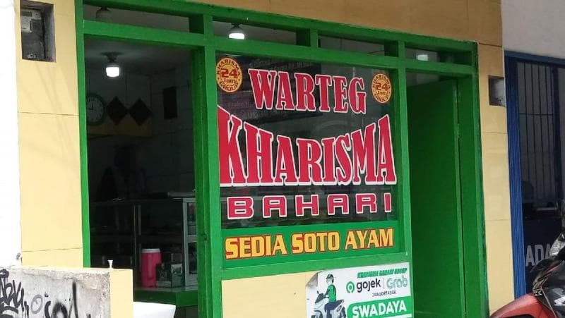 Mengapa Selalu Ada Pintu Kanan dan Kiri di Warteg?