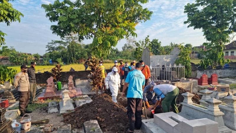 Demi Kesaktian, Menggali Makam dan Mencuri Tali Pocong pun Dilakukan