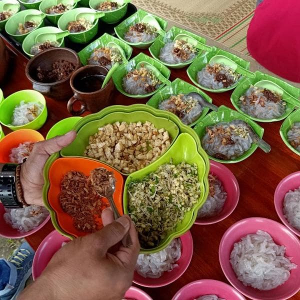 Cara penyajian dawet sambal khas Kulon Progo. (Instagram/Kopi Sunan Gunung Merapi)