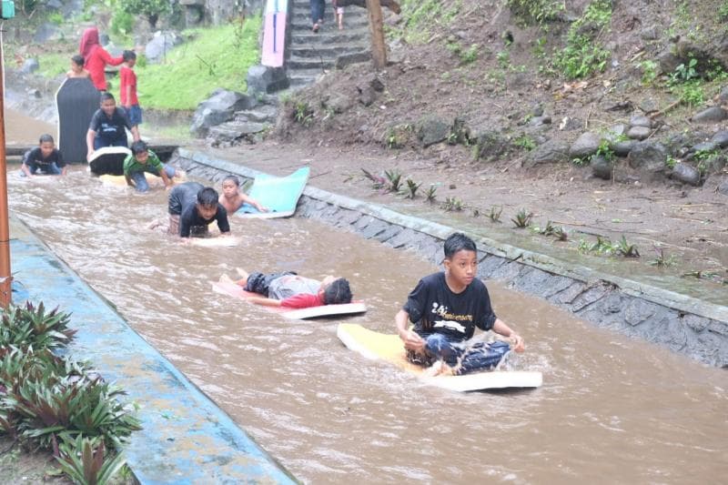 Ilustrasi: Sungai nggak hanya bisa digunakan sebagai pengendali banjir, tapi juga punya potensi wisata. (Klatenkab)