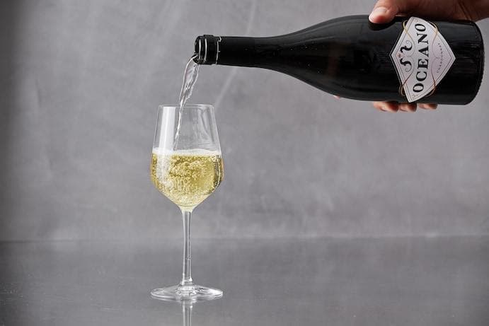 Anggur putih melarutkan senyawa yang memberi warna pada anggur merah. (The Washington Post/Tom McCorkle)