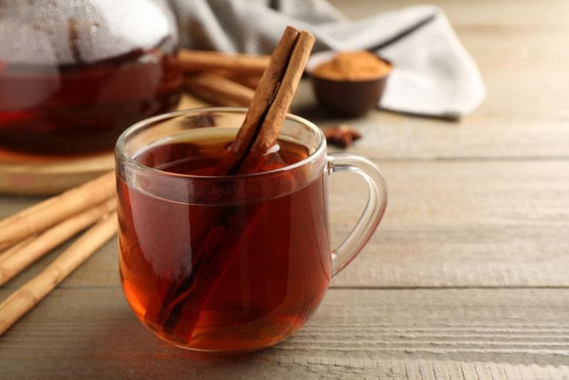 Iustrasi: Seduhan teh yang dicampur dengan rempah seperti kayu manis akan memberikan kehangatan setelah meminumnya. (Istockphoto)