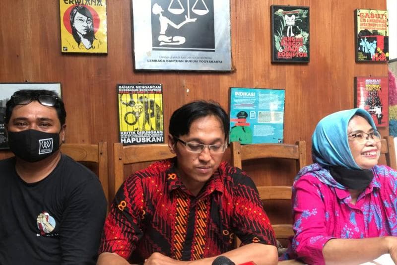 Agung Purnomo bersama LBH Yogyakarta melaporkan kejadian tersebut ke Polda DIY atas tuduhan telah terjadi intimidasi dan penyekapan yang dilakukan oleh pengurus sekolah dan sejumlah anggota Satpol PP. (Harian Jogja/Triyo Handoko)