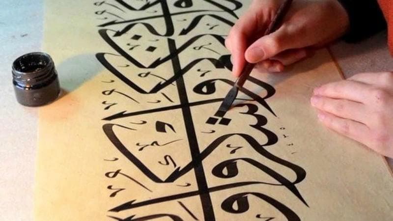 Ilustrasi: Sebelum memasuki proses cetak, LPMQ memastikan nggak ada kekeliruan dalam penulisan Al-Qur'an. (Dzbreaking)