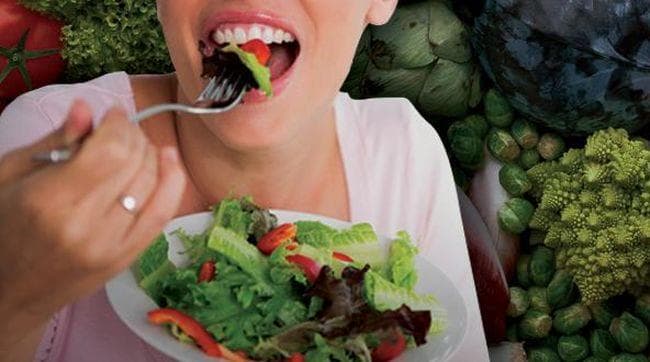 Vegan hanya mengonsumsi plant-based food. (via CNN)
