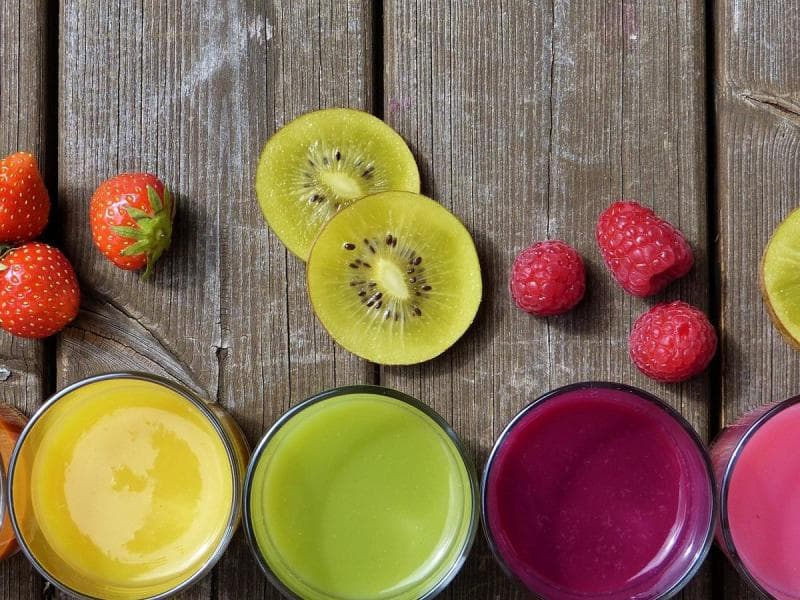 Kamu bisa memanfaatkan sisa buah dengan membuat smoothies. (Pixabay via Liputan6)