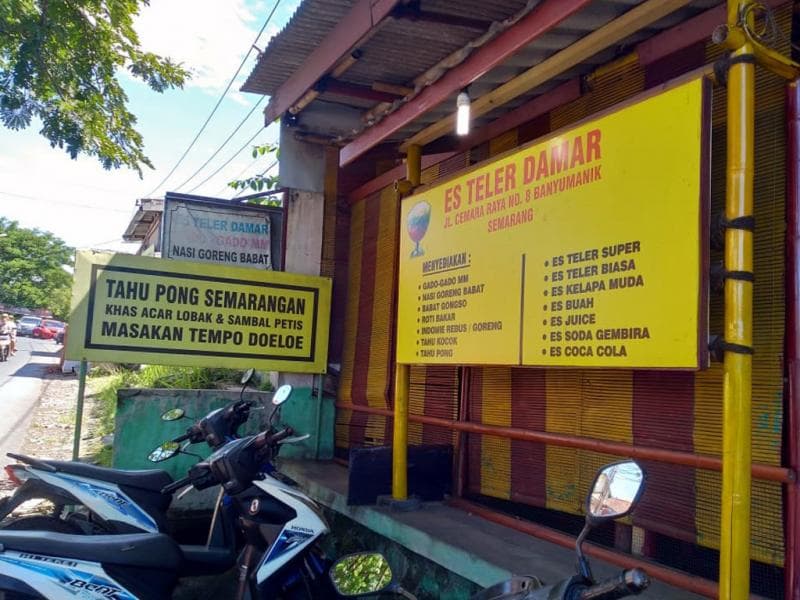 Lokasi kedai Es Teler Damar ada di&nbsp;pertigaan Jalan Cemara, Jalan Karangrejo, serta Grafika. (Tagar/Budi Utomo)