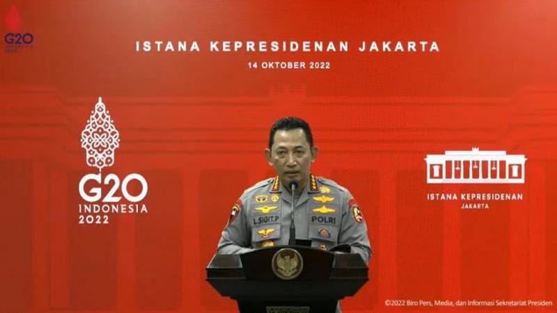 Kapolri Jenderal Listyo Sigit Prabowo menyampaikan&nbsp; di depan media tentan isi dari arahan Jokowi. (BPMI Setpres)