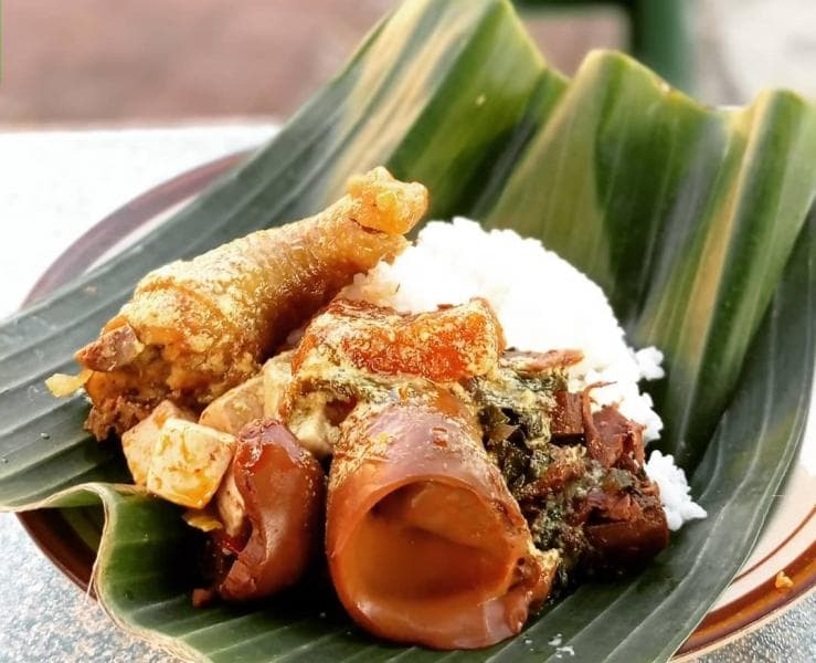 Gudeg Mbok Benik, makanan khas Jogja dengan cita rasa Temanggung. (Instagram/Gudeg Mbok Benik)