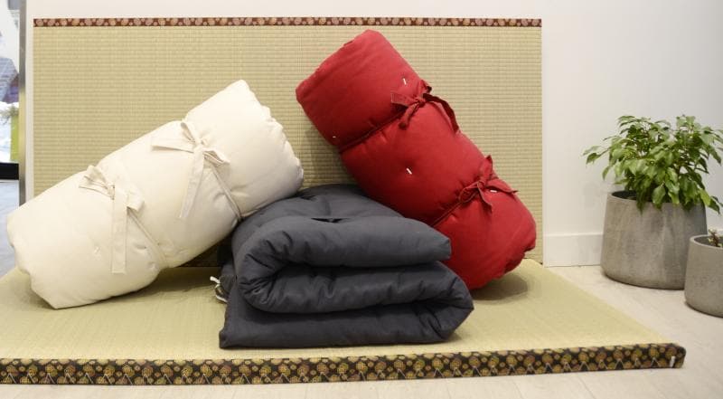Shikibuton merupakan kasur futon Jepang yang digunakan di lantai. (Borealmattress)