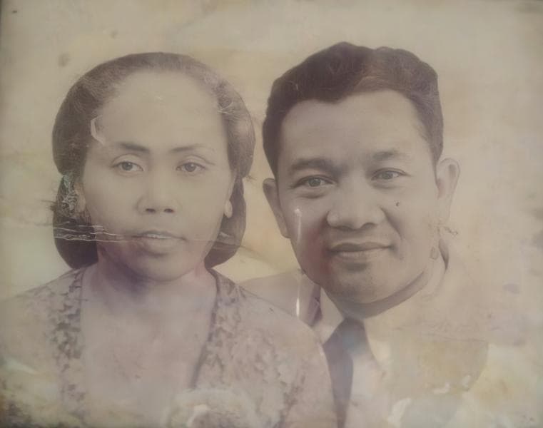 <i>Foto istri dan </i>Raden Soetedja Poerwodibroto (kanan),<i> salah satu komponis musik kontemporer Indonesia, Raden Soetedja Poerwodibroto. (Dokumen pribadi keluarga)</i>