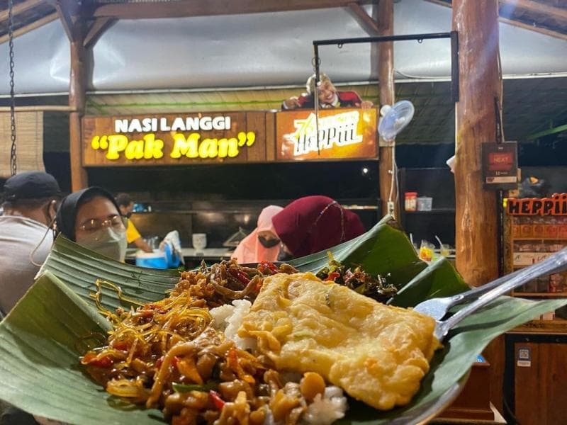 Menikmati Sensasi Kuliner Malam Yogyakarta di Nasi Langgi Pak Man