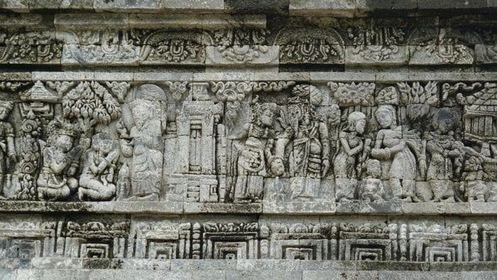 Cerita Panji yang terukir pada relief Candi Panataran, Jawa Timur. (Puslit Arkenas/Atina Winaya)