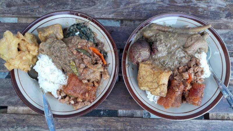 Gudeg Kangen Bu Manto, kuliner pagi di Yogyakarta. (YouTube/Aneka Wisata)