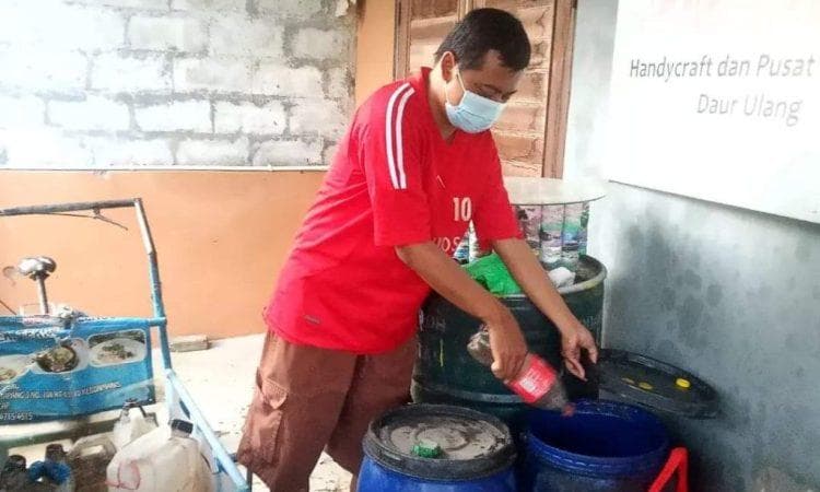 Mengolah Jelantah, Nurhidayat Bisa Lindungi Lingkungan dan Bersedekah