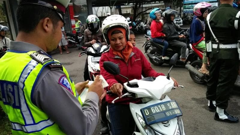 Polisi yang berhak memberikan poin adalah Korlantas Polri, Direktorat Lalu Lintas Kepolisian Daerah, dan Kepolisian Resor. (Buanaindonesia)