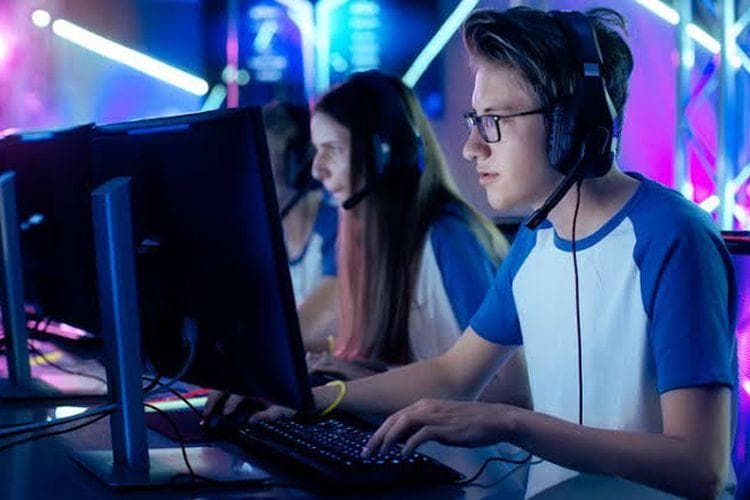 5 Hal yang Perlu Dihindari Gamers biar Nggak Sakit