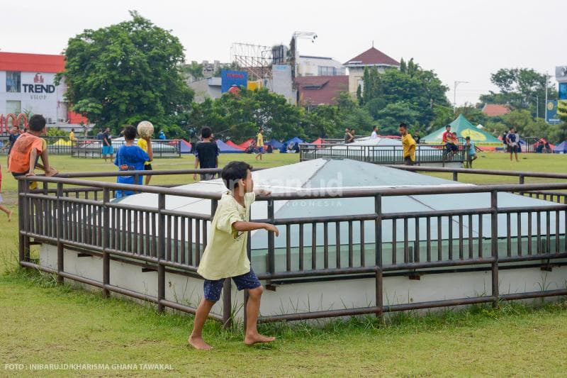 Lapangan yang digunakan untuk bemain dan berolahraga bagi warga Semarang.