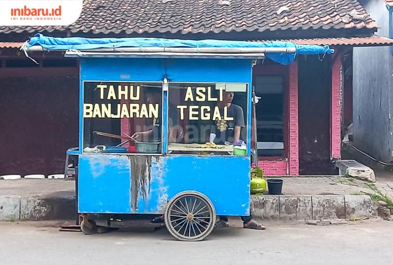Lapak gerobak tahu aci Imam yang biasa mangkal di Jalan RE Martadinata, Kabupaten Pemalang. (Inibaru.id/&nbsp;Fitroh Nurikhsan)