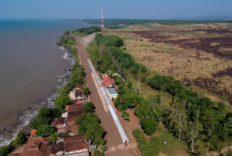 Stasiun Plabuan, Satu-satunya Stasiun Kereta di Pinggir Pantai