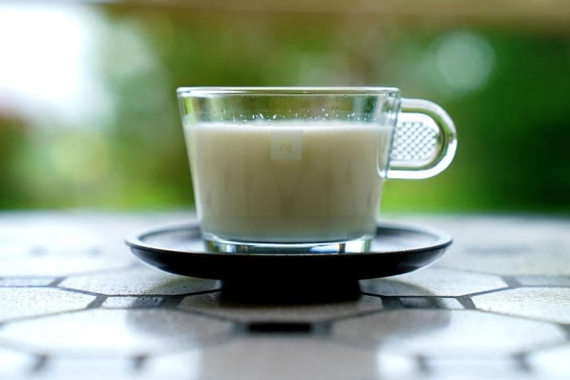 Jangan minum susu ketika makan besar agar penyerapan kalsium bisa maksimal. (Pixabay/Spencer Wing via Grid)