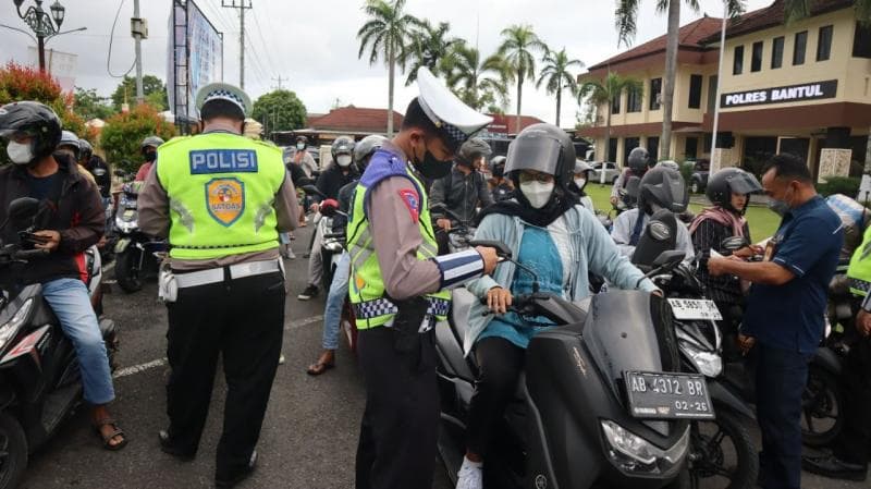 Sempat Dihapus, Tilang Manual Diberlakukan Lagi untuk Pelanggaran Ini