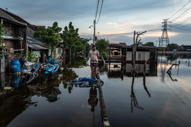 Pergantian Tahun, Waspada Banjir Rob dan Hujan Ekstrem