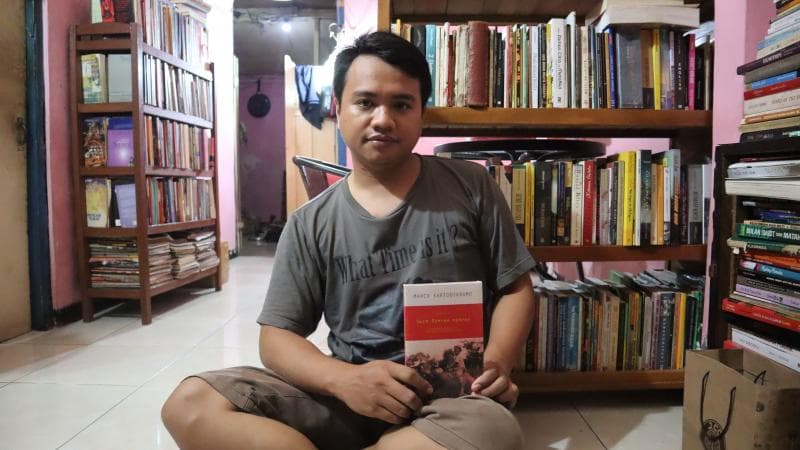 Widyanuari Eko Putra, salah seorang pendiri dan pengelola Penerbit Beruang. (Inibaru.id/Gregorius Manurung)