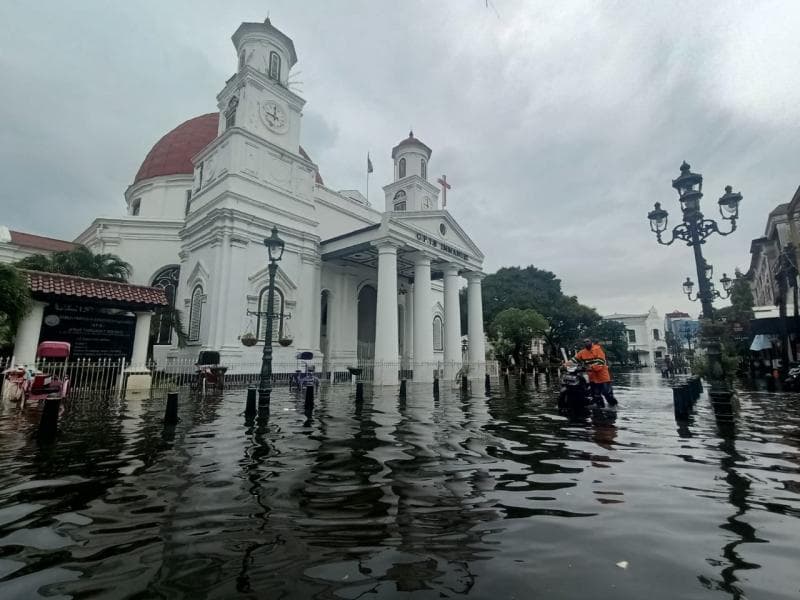 Wilayah Kota Lama Semarang digenangi banjir. (Jatengdaily)