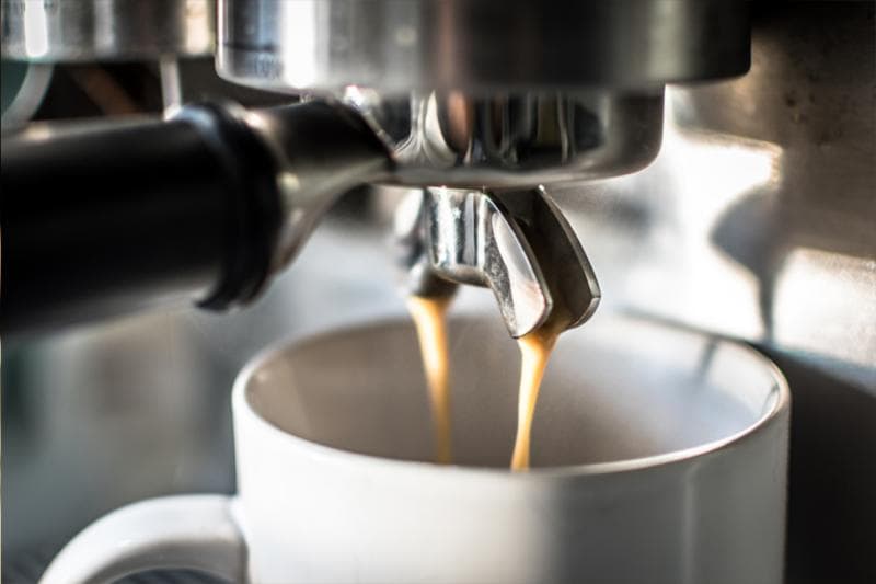 Ilustrasi: Espresso merupakan kopi yang dihasilkan dari penyeduhan menggunakan mesin yang memiliki tekanan dan suhu tinggi. (Shutterstock)