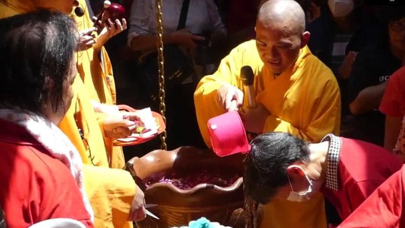 Umat Konghucu di Solo Sambut Imlek dengan Ritual Tolak Bala