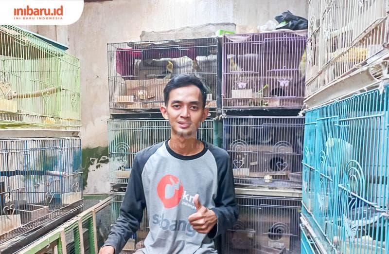 Berawal dari hobi, pemuda asal Kabupaten Pati ini sukses meraup cuan dari kegemarannya merawat burung falk. (Inibaru.id/ Rizki Arganingsih)
