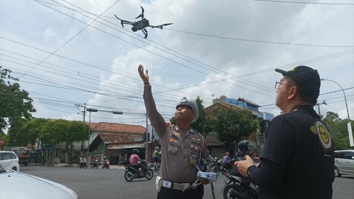 Pengoperasian drone dilakukan oleh personel yang telah mengantongi sertiikat. (Tribun Muria/Rezanda Akbar D)