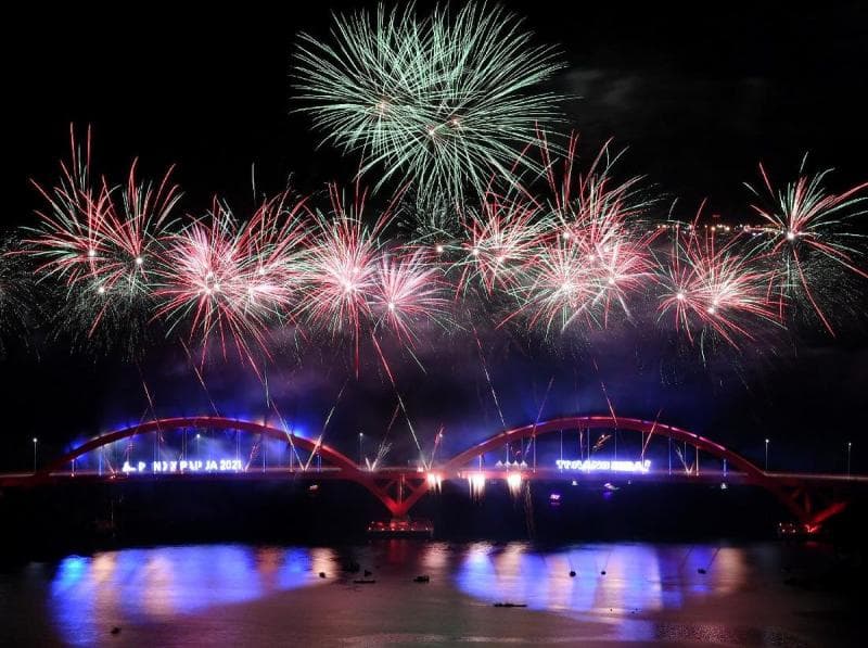 Rangkaian Imlek Meriah di Kota Magelang, Penuh Warna-warni Kembang Api