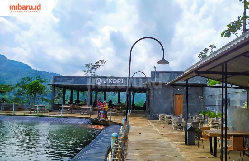 Ngopi Santai di J'Kopi dengan View Alam yang Ciamik