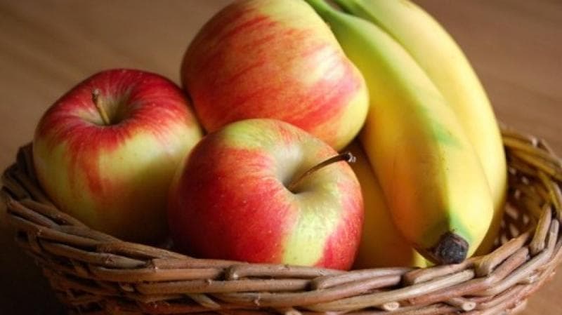 Apel dan pisang menghasilkan etilen yang mempercepat proses pematangan alpukat. (Shutterstock via Suara)
