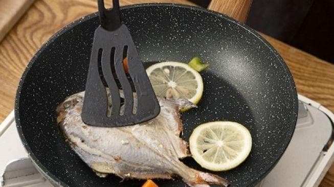 Sebab dan Solusi Mengatasi Panci Teflon Lengket