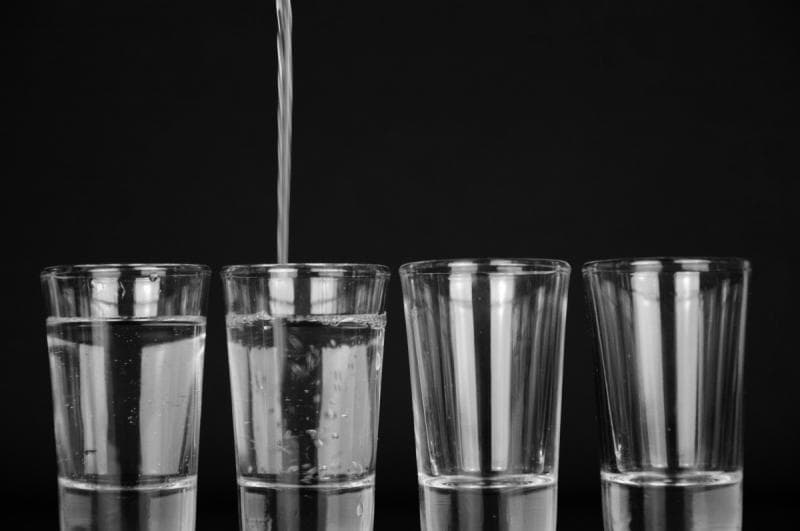 Ilustrasi: Air minum yang cukup akan membantu mengatur suhu tubuh, menghindari infeksi, meningkatkan kesehatan tulang, dan menjaga kesehatan secara keseluruhan. (Pxhere)
