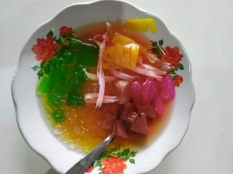 Es Buah Nusantara adalah jenis es buah yang bening tanpa susu atau santan. (Facebook/Warungesnusantara)