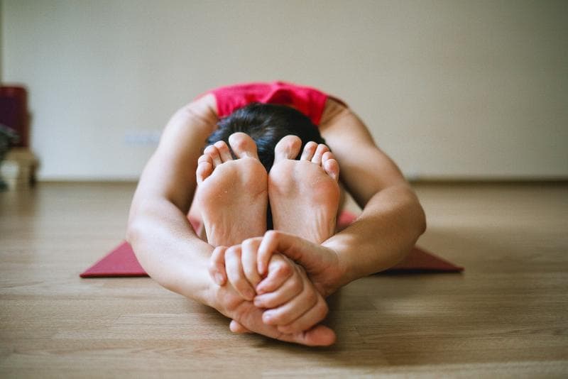Lakukan olahraga yoga bersama instruktur&nbsp;agar tahu posisi mana saja yang aman.&nbsp; (Pixabay/Jeviniya)