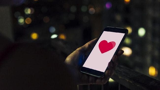 Nggak Melulu Tampang, Perempuan Juga Bisa Tertipu Karena Ini di Aplikasi Kencan
