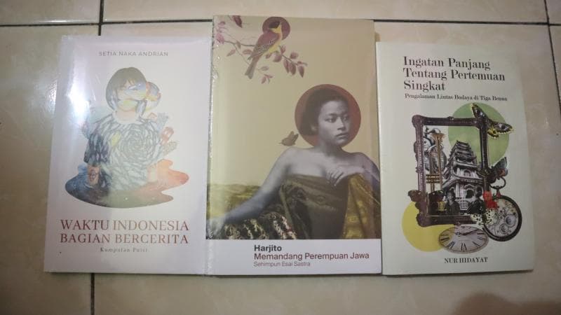 Beberapa buku baru terbitan Beruang, penerbit asal Semarang. (Inibaru.id/ Gregorius Manurung)