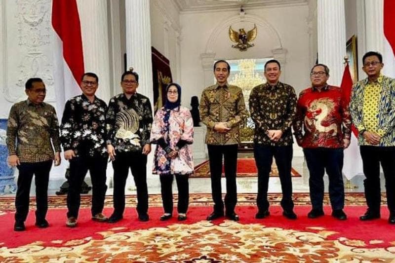  Presiden Jokowi menerima Anggota Dewan Pers yang dipimpin oleh Ketua Dewan Pers Ninik Rahayu di Istana Negara pada Senin (6/2/2023). (Dewanpers)