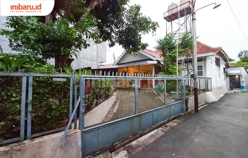 Rumah nan teduh yang pernah ditinggali sastrawan besar Nh Dini di Kampung Sekayu, Kota Semarang. (Inibaru.id / Fitroh Nurikhsan)